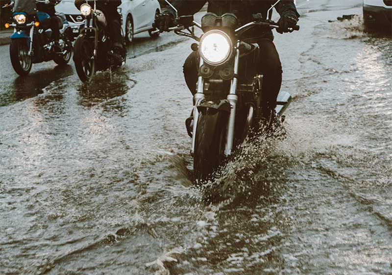 MOTOS no Desafio da Cidade a Noite na Chuva Forte